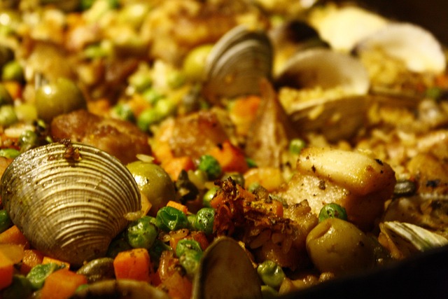 Hacer una paella paso a paso, todos los secretos de nuestra receta más internacional 