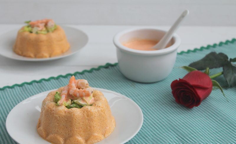 Seehecht und Garnelen Kuchen mit piquillo Pfeffersauce